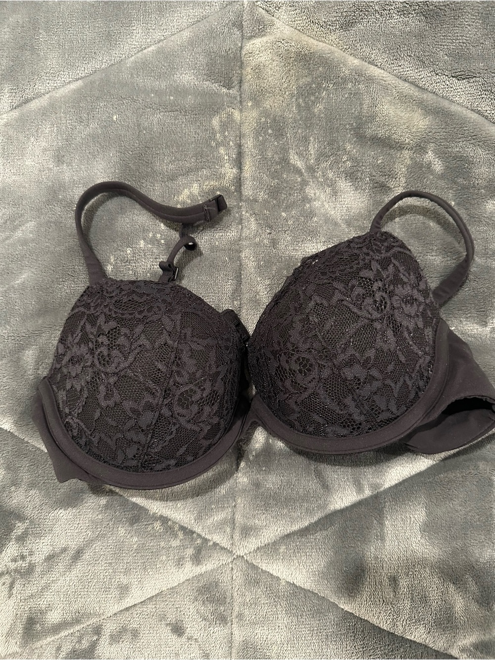 SKIMS Black Lace Underwire Bra - Floral Lace Support